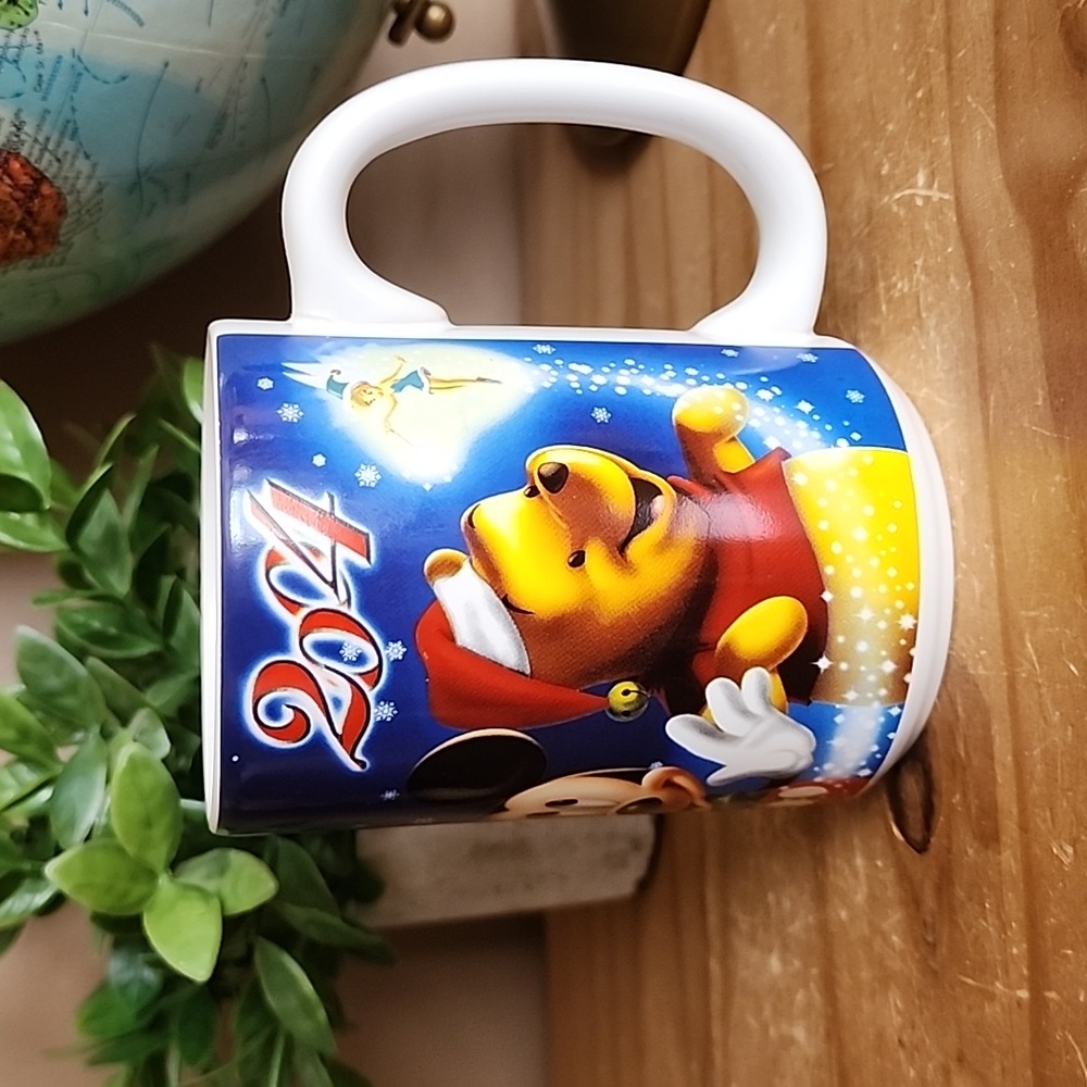 2004 Disney Store Exclusive Christmas Mug with Mickey and Pooh